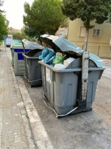 El PSOE reitera su preocupación por el servicio de recogida de basuras en las barriadas