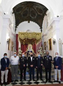 El alcalde lleva a cabo la ofrenda florar a la Patrona de la Policía Local de Algeciras