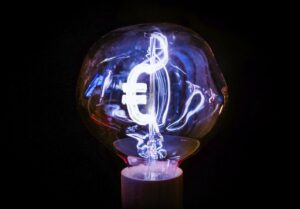 FAVA convoca a sus asociados a debatir el tarifazo de la luz.