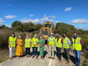 Fomento lleva a cabo mejoras en el firme en el carril bici de la A-2100, en Castellar