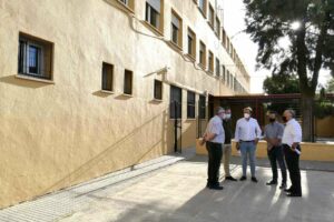 El alcalde supervisa los centro educativos de la ciudad de cara al inicio del curso escolar