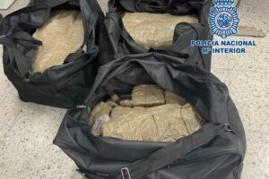 Detenido el conductor de un vehículo que se dio a la fuga en un control policial y llevaba 63 kilos de hachís