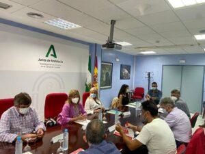 La delegada de Salud mantiene un encuentro con representantes de las Federaciones Sindicales de Industria del Campo de Gibraltar