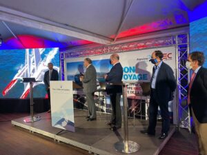 Apoyo al capitán y a la tripulación del maxi trimarán IDEC Sports" antes de su partida