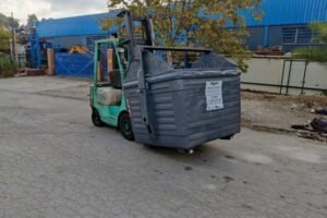 Multan dos empresas del Cortijo Real por robar contenedores