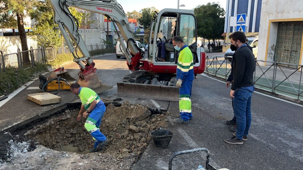 Cortado en tráfico en avenida Gesto por la Paz