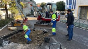 Cortado en tráfico en avenida Gesto por la Paz