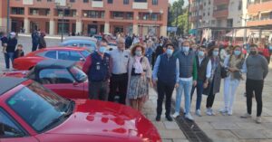 La III Edición del Circuito de Coches Clásicos llena la Plaza Verboom