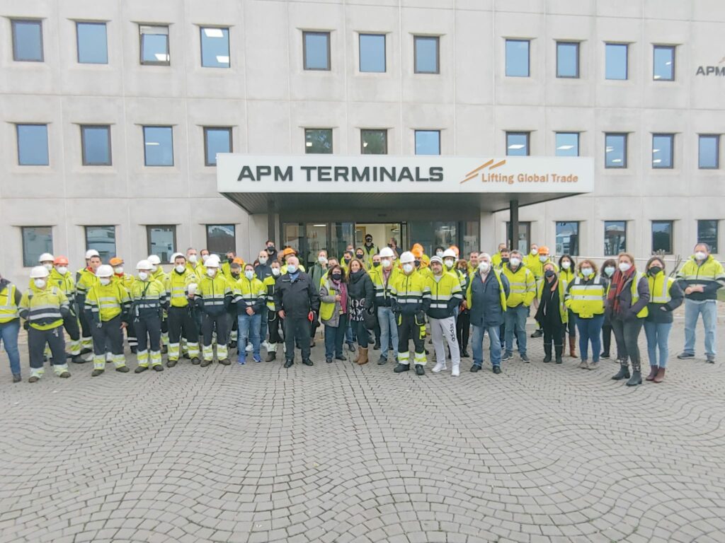 La huelga en APM Terminals cambia de fase y aumentan los paros a tres horas por turno