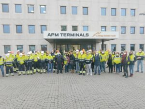 La huelga en APM Terminals cambia de fase y aumentan los paros a tres horas por turno