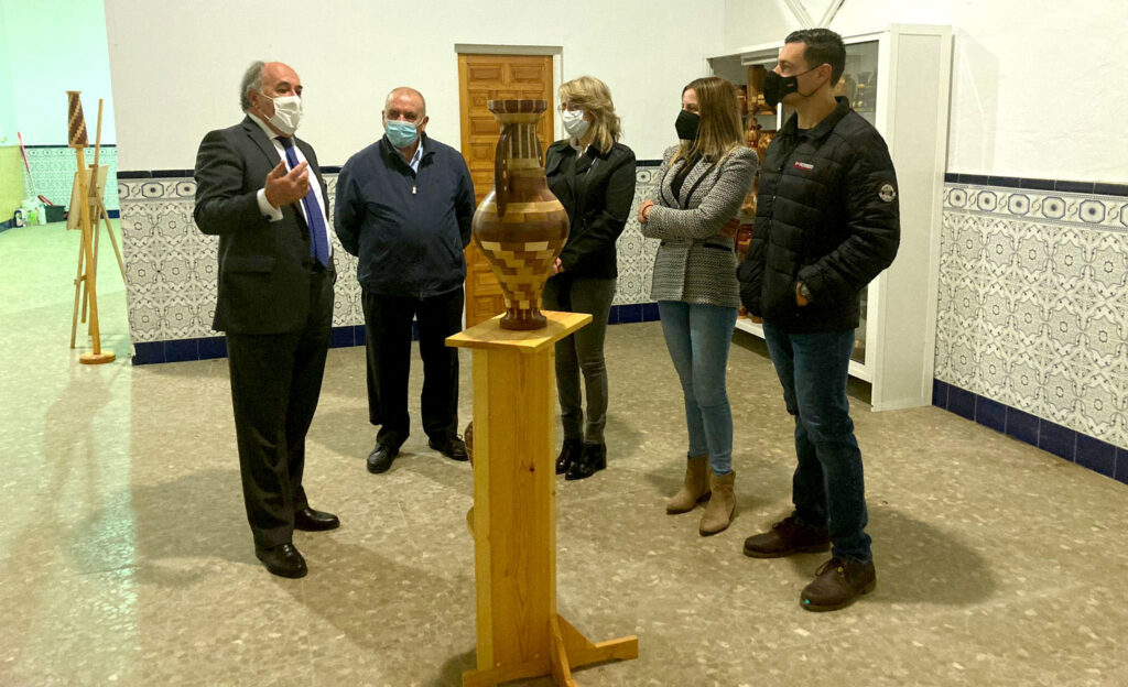 Visita las instalaciones de Ramón Bernal para conocer su colección artística