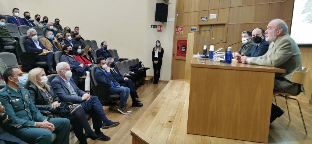 Presentación del libro Entre 2 mares y 2 continentes. Un puerto para el siglo XXI"