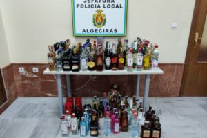 Incautan 164 botellas de bebidas alcohólicas en un supermercado de Algeciras por vender fuera de horario