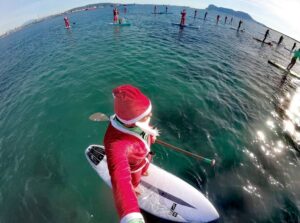 La II Gran Remada acerca la Navidad a la playa de El Rinconcillo