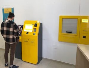 Ya están operativas las "máquinas autoservicio" para el depósito de paquetes en oficinas de Correos Algeciras