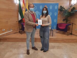 Presentación del libro de Carmen Cortés La esencia que nos conecta"