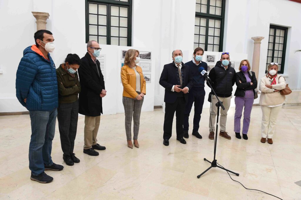 Inaugurada la exposición Cien años de la Factoría Ballenera de Algeciras"