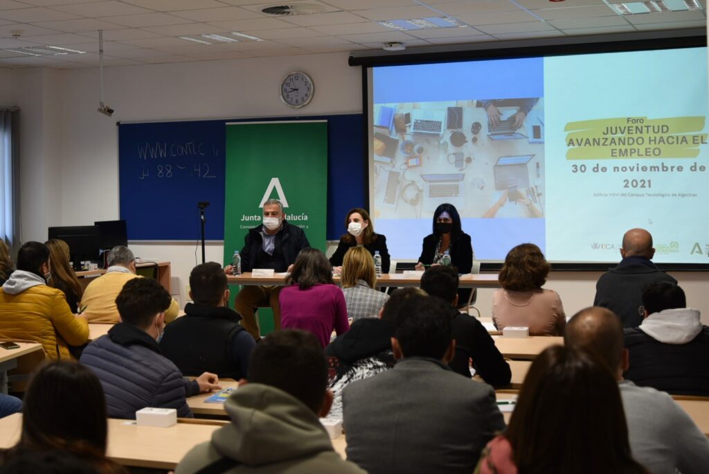 Un centenar de jóvenes conocen en Algeciras recursos de formación, empleo y emprendimiento