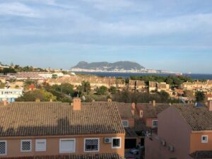 Herida una persona por quemaduras y otra afectada por humo en un incendio de vivienda de Algeciras