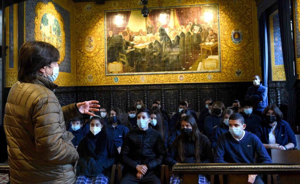 Los alumnos del Colegio San José-Virgen de la Palma visitan la Casa Consistorial