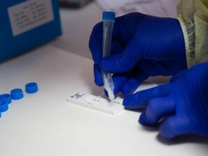 Andalucía confirma un cuarto caso de cepa Ómicron