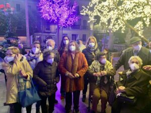 Los mayores del centro Miramar en su visita al alumbrado de la Plaza Alta