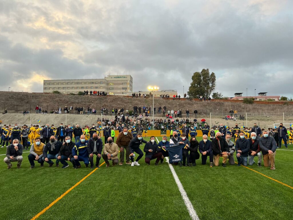 Nuevo césped artificial del Campo Municipal de fútbol de San García