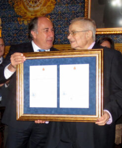 El alcalde muestra su pesar por el fallecimiento de Juan de Dios Regordán