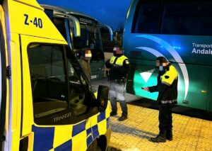 Continúa la campaña de vigilancia y control del transporte escolar de la Policía Local