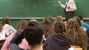 Educación adjudica  207 plazas de maestros y profesores interinos