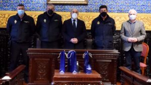 El alcalde recibe a los nuevos comisarios incorporados a la Policía Nacional en la ciudad