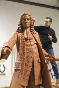 Concluye el modelado de la escultura del Marqués de Verboom