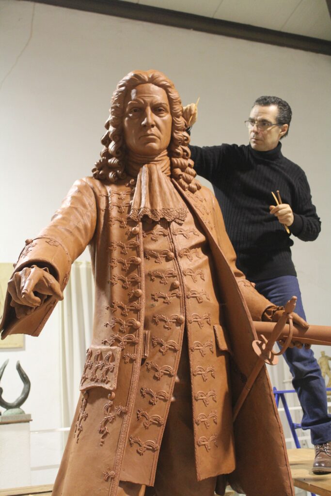 Concluye el modelado de la escultura del Marqués de Verboom