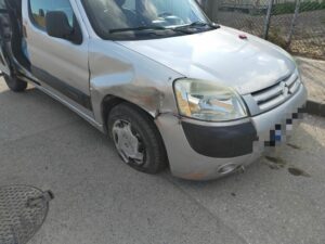 Detenido por la Policía Local de Algeciras por conducir sin carnet, drogado, con 7 dosis de cocaína y tras chocar contra un coche y un quiosco