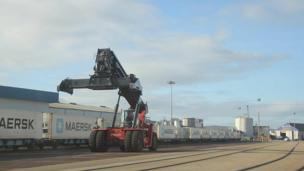 Daños en la vía impiden la salida del primer tren de pesca congelada entre Algeciras y Marín