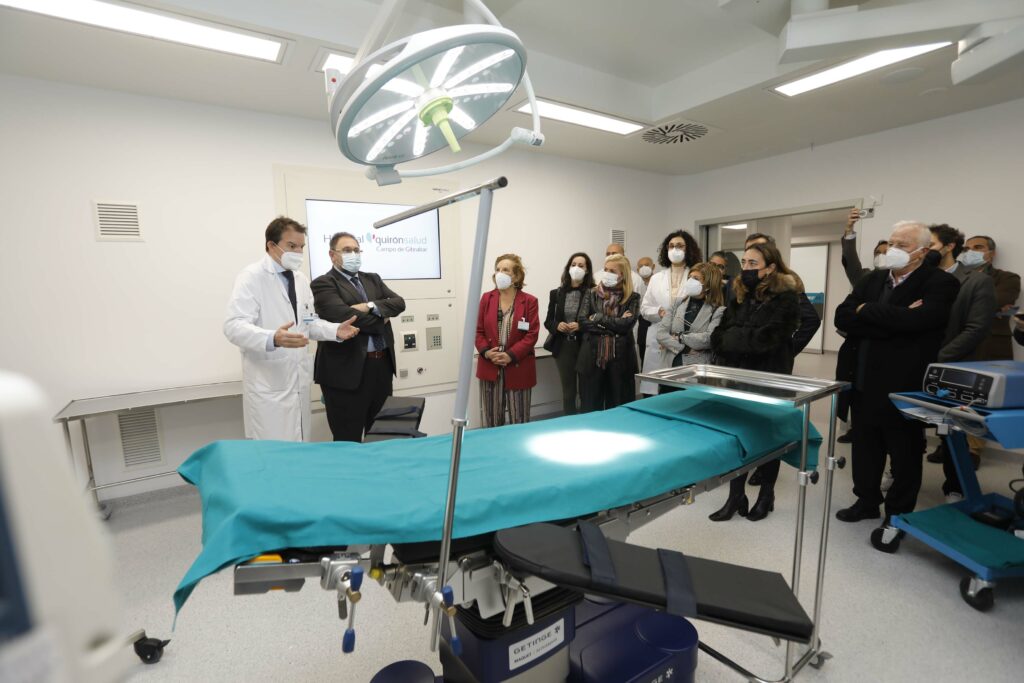 ¿Es ético que servidores públicos apoyen la sanidad privada en el campo de Gibraltar?