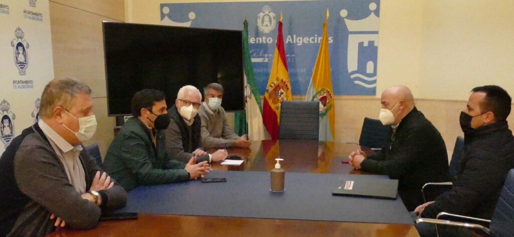 Reunión entre el Ayuntamiento y los trabajadores del servicio de grúa municipal.