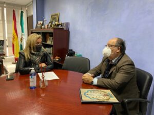 El presidente del Consejo local de Hermandades se reúne con la subdelegada del gobierno de la Junta.