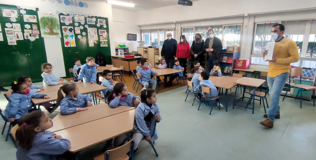 Vázquez Hueso da el pistoletazo de salida a los talleres de la delegación de Medio Ambiente en el General Castaños