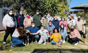 Los chicos de Apadis conmemoran el día mundial del galgo.