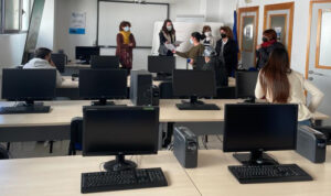 Entrega los diplomas del Taller de Orientación para la Formación y el Empleo en el marco de las TICs