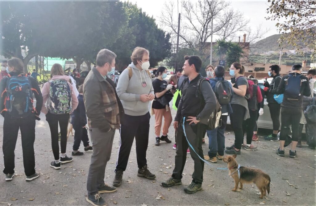 Una jornada de limpieza del entorno natural de Algeciras.