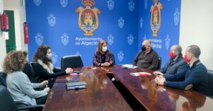 Ayuntamiento y Cruz Roja evalúan los proyectos de actuación conjunta y perfilan nuevas actuaciones.