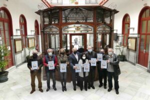 El alcalde presenta los números 38 y 39 de la revista intercultural Dos orillas"