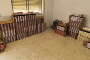 Intervenidas 7.500 cajetillas de contrabando en dos vehículos cuando iban para Algeciras.