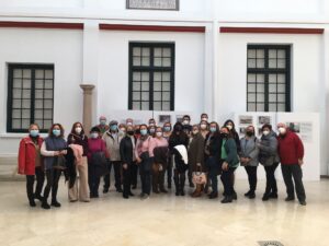 Alumnos del CEPER al-Yazirat" visitan la exposición sobre la historia de la Ballenera