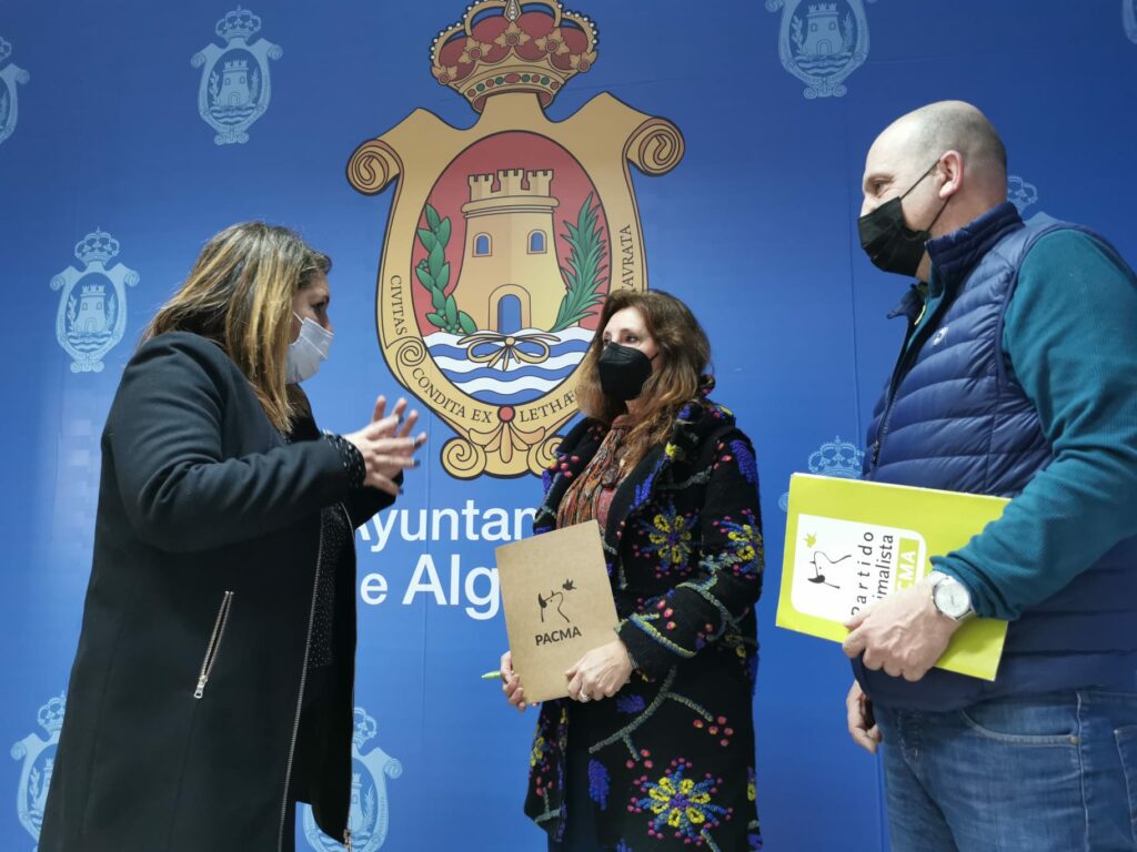 Barroso se reúne con Pacma y El Gato Andaluz