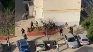 Dos guardias civiles heridos en San Roque tras ser recibidos a pedradas