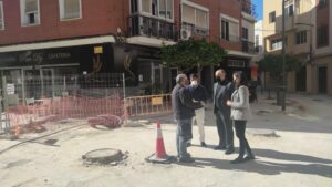 Landaluce visita las obras que se están realizando en diferentes calles del Barrio de la Caridad.