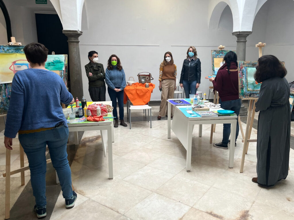 El Museo Municipal acoge un taller de creatividad plástica organizado por la asociación RecreArte"